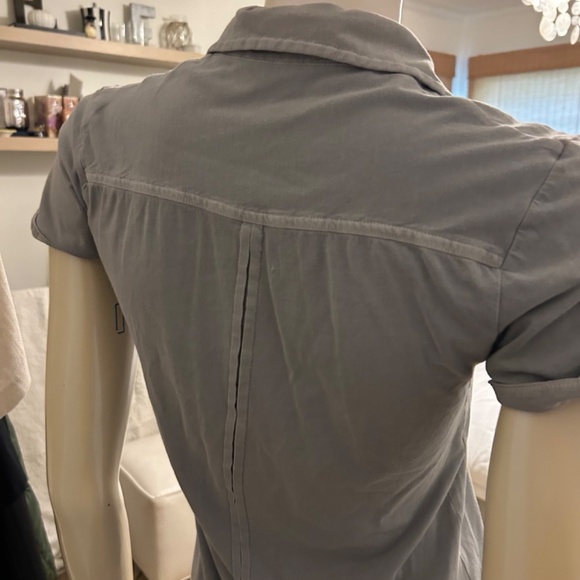 Ralph Lauren short  sleeve v-neck button blouse with dual front pockets - Picture 7 of 8